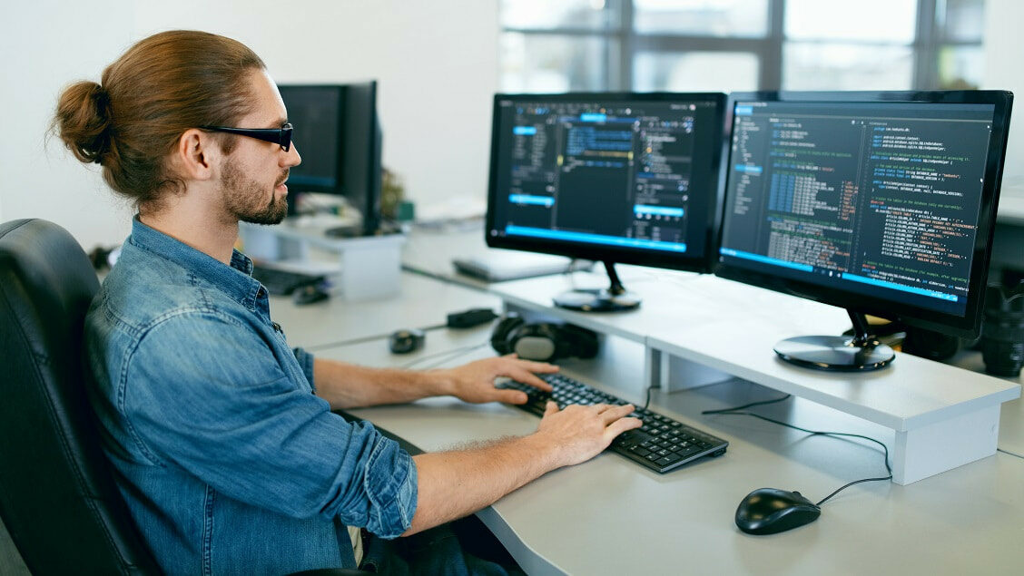 تطوير نظام إدارة المتاجر الإلكترونية